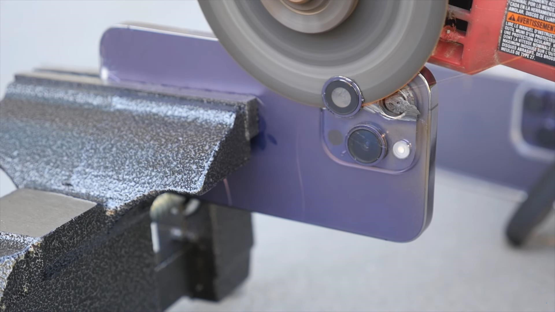 苹果14pro手机摄像头翻车普遍吗,iphone14pro摄像头玻璃有多强