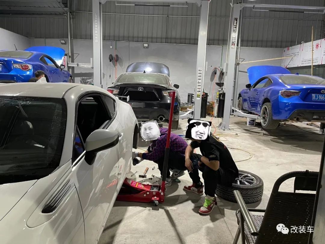 宽体竞技风斯巴鲁BRZ,玩着玩着玩出了一家改装店?