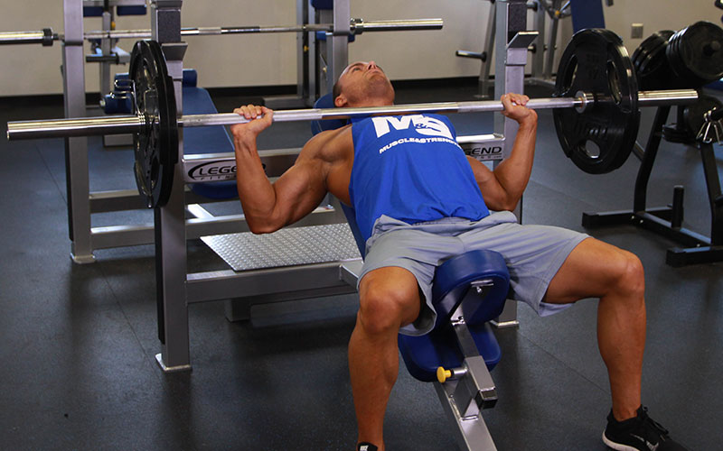 卧推姿势正确但肩膀还是痛,上斜卧推肩膀疼卧推没事