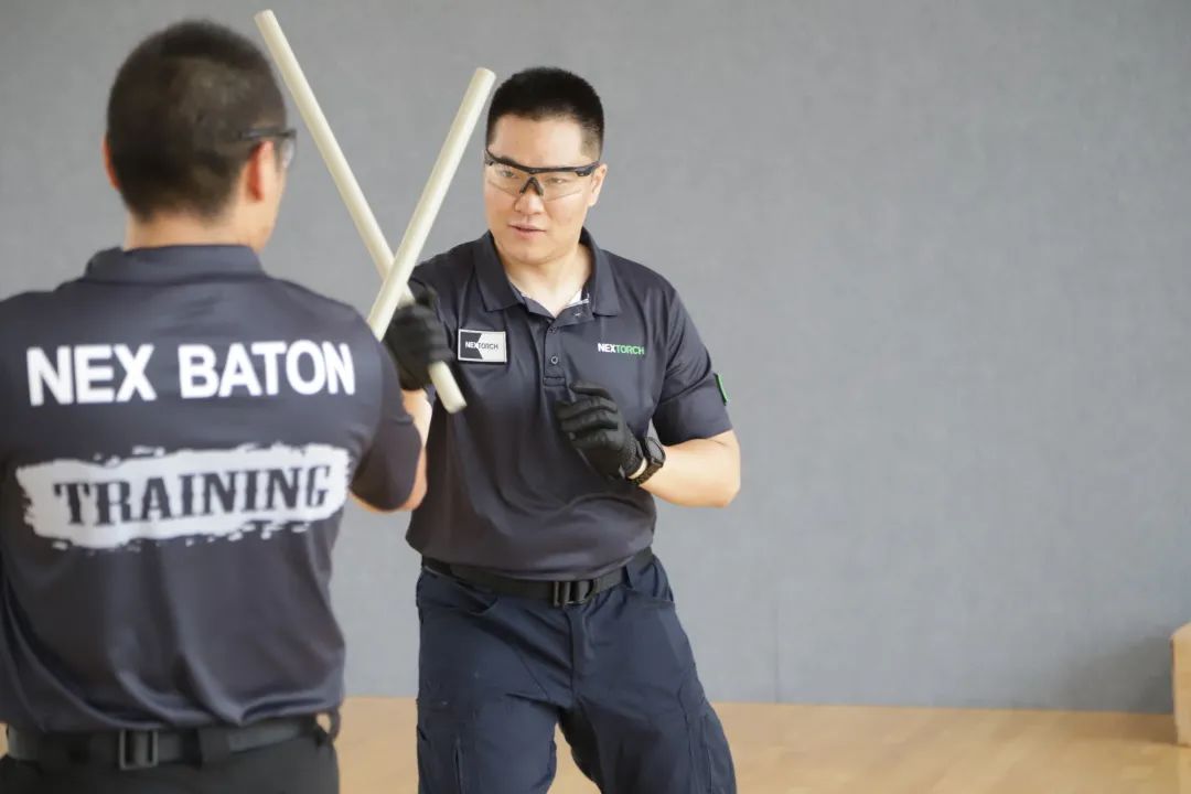 教官演示纳丽德机械棍,纳丽德教官版机械棍暴力测试