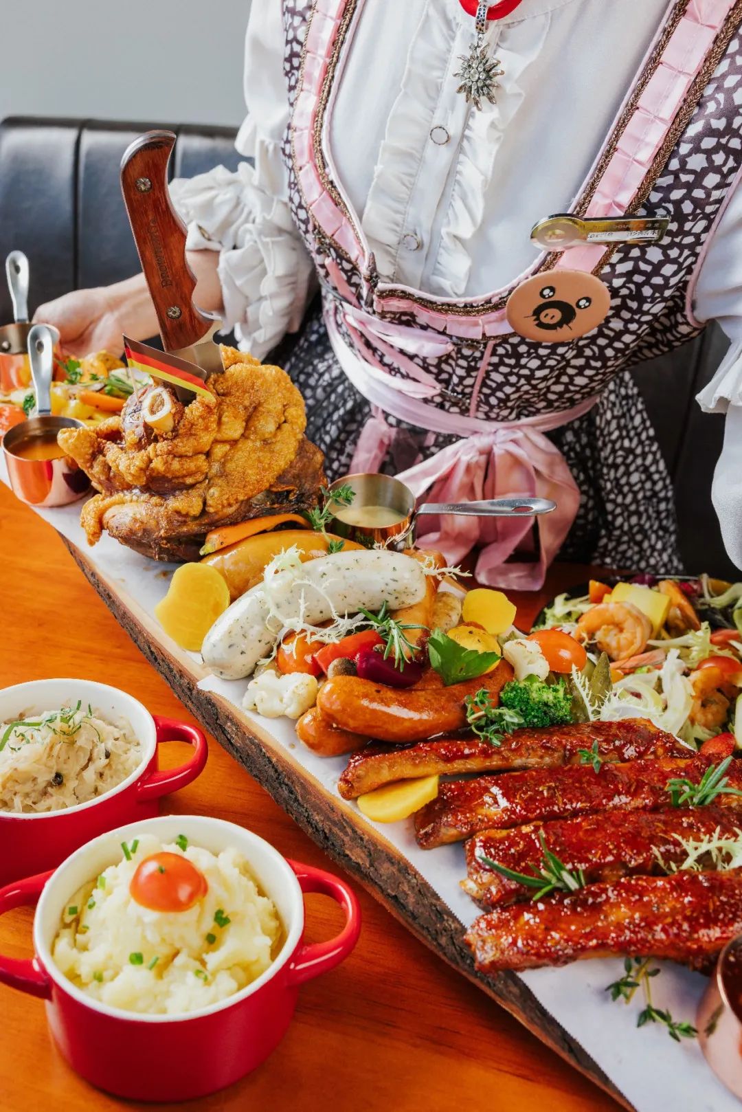 “本想来吃榜①德餐，没想到被绝美江景迷住了...”