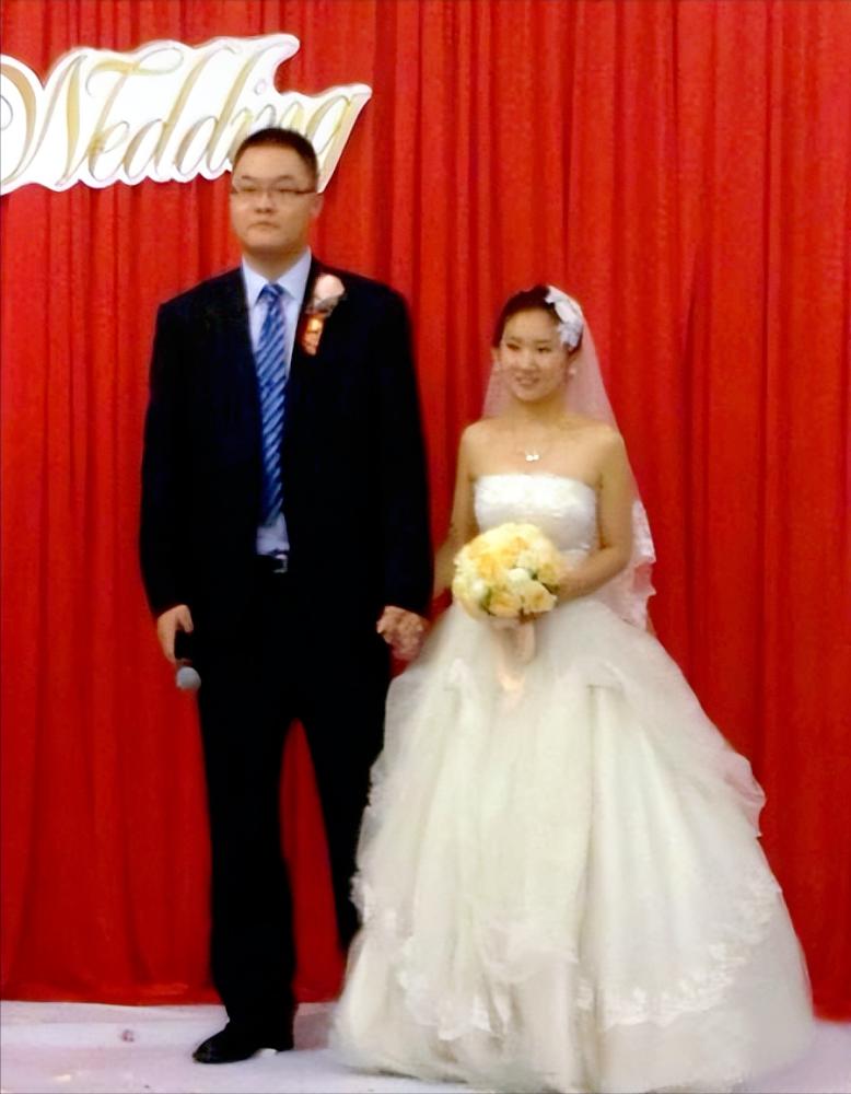 排球队张蓉芳近况 (原中国排球明星张蓉芳近况)