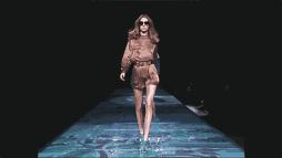 怎样走路很有气质很好看,如何走路有气质