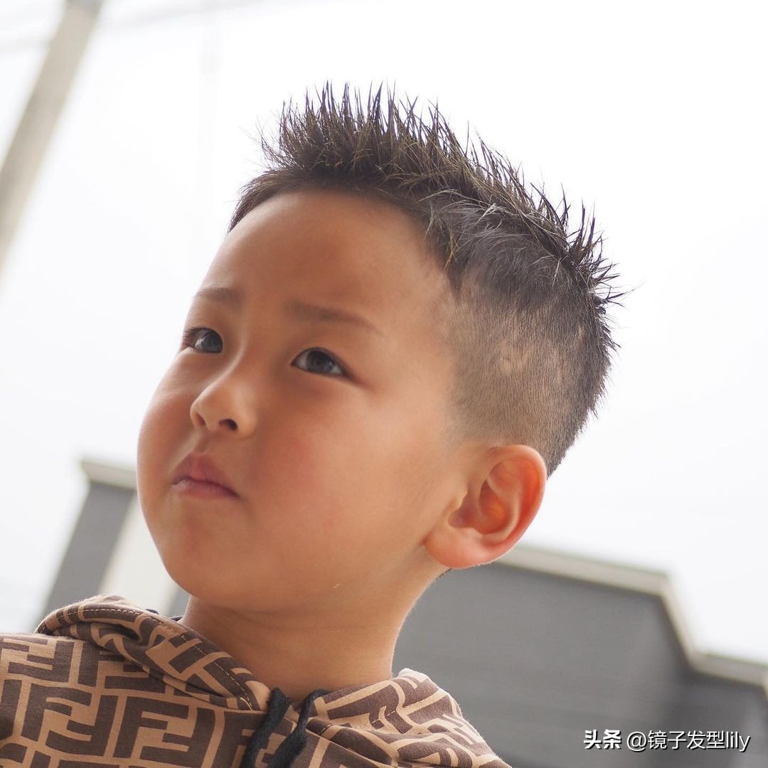 好看的发型小男孩又简单又帅,最帅气的小男孩发型19款