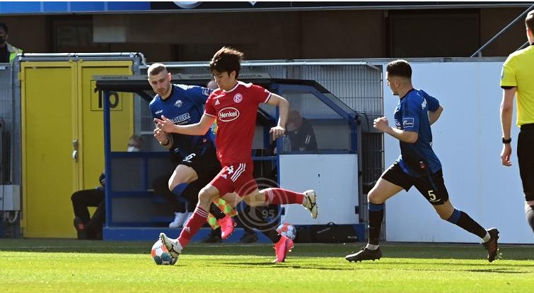 德乙一队惊现三位日本球员首发，一人是德国混血，一人是日本国脚