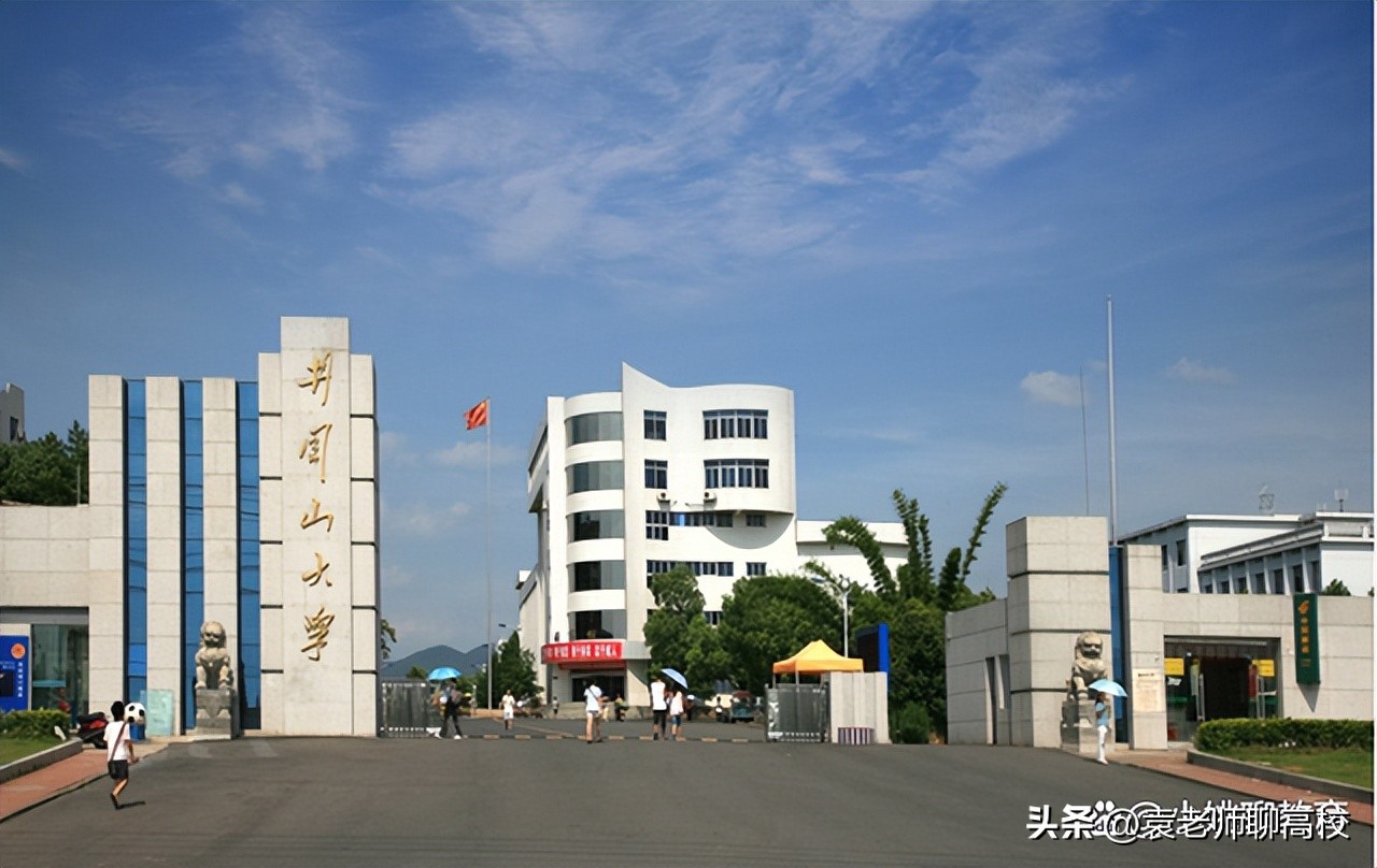 选择南昌大学还是景德镇陶瓷大学,景德镇陶瓷大学对比赣南师范大学