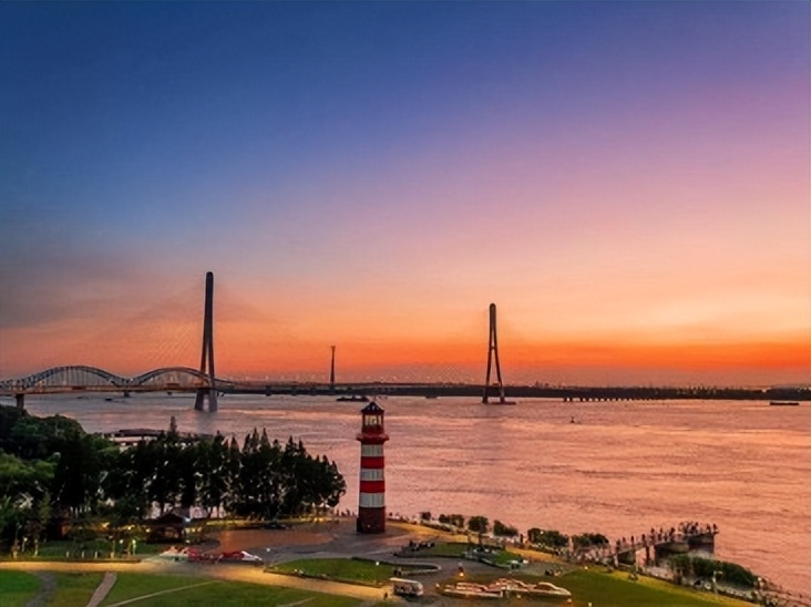 游锦绣川风景区,游锦绣公园按游览顺序写四百字