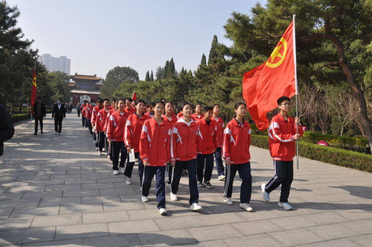 清明节祭奠革命先烈主题活动报道,清明节缅怀革命先烈团日活动