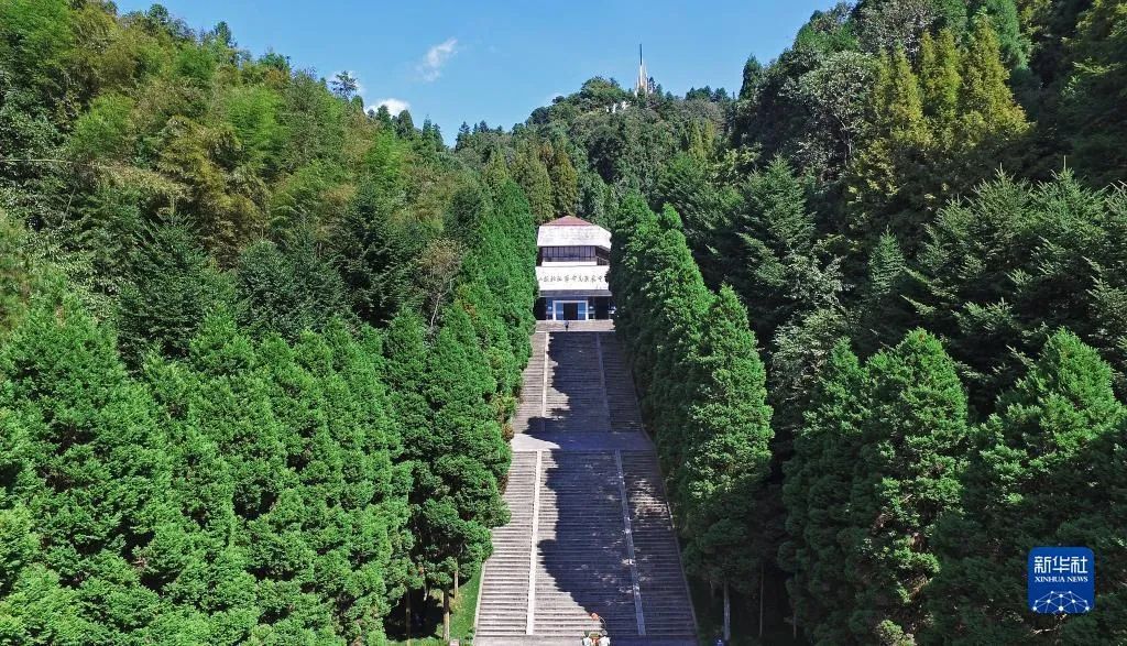 情牵人民春暖中国——习*平近**总书记春节同群众在一起