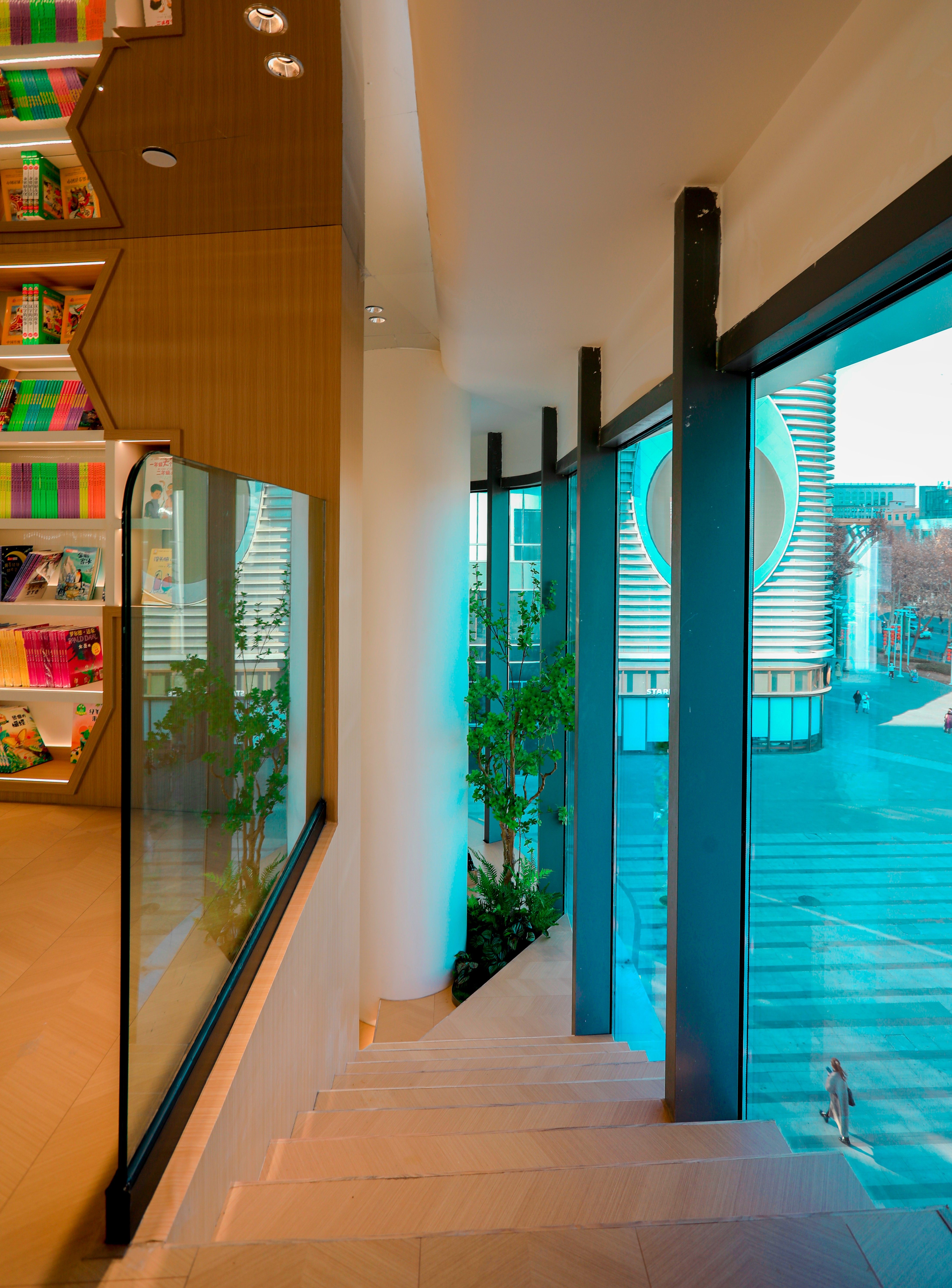 书香郑州再添新店！郑州购书中心建业凯旋店周日开业：3600平方米开放空间打造郑州首家360度全景花园书店