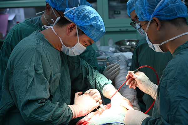 勇担健康使命，铸就时代新功——湖南医药学院总医院评选出第六届“十佳医生”