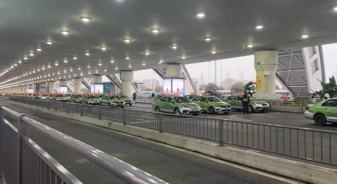 天府机场一路狂奔,双流机场狂奔