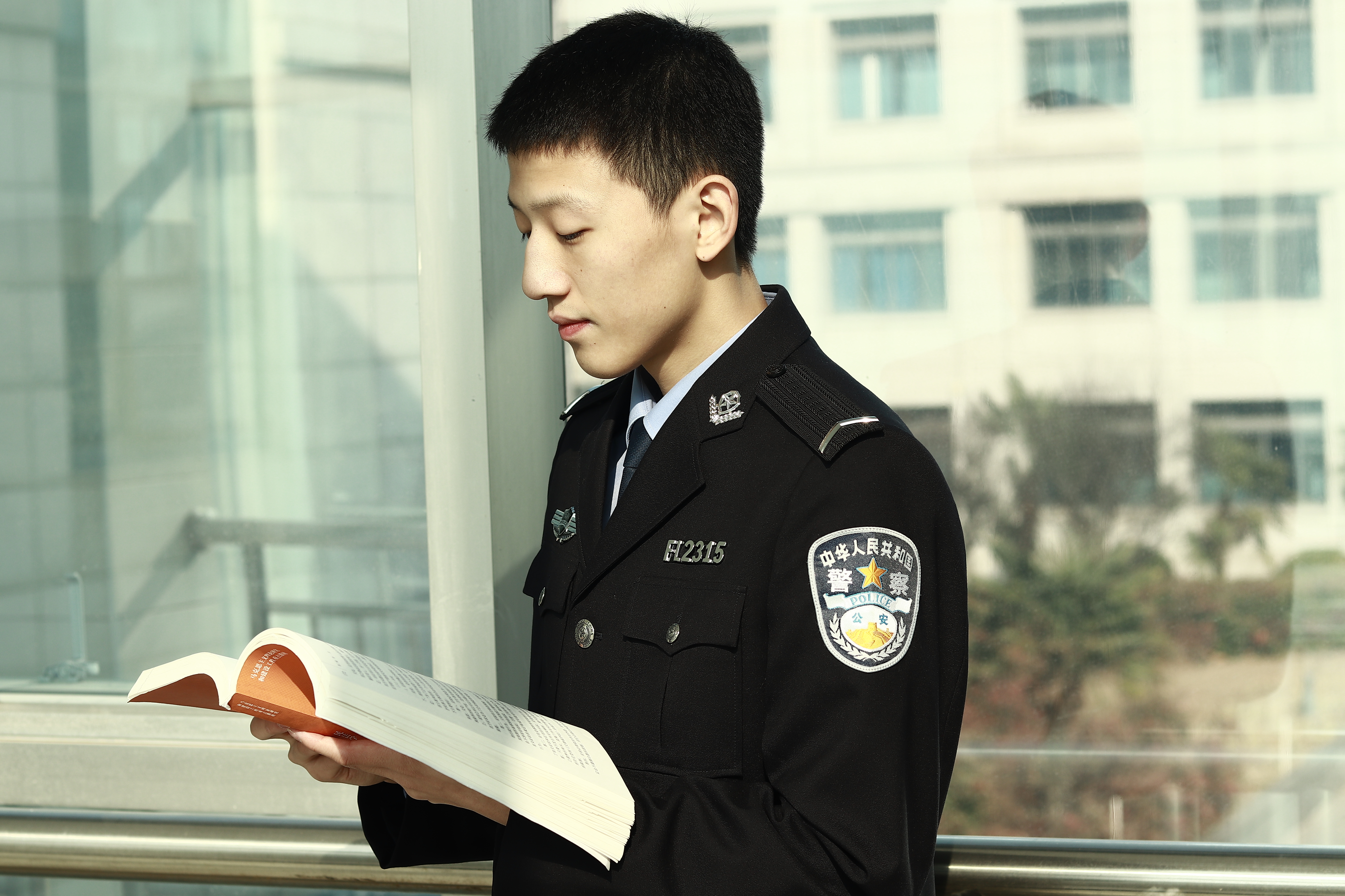 中国人民警察节向人民警察致敬,中国人民警察节向公安楷模致敬