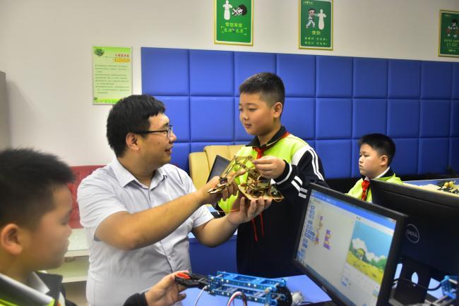 浐灞第三十二小学荣获“西安市科技教育特色学校”称号