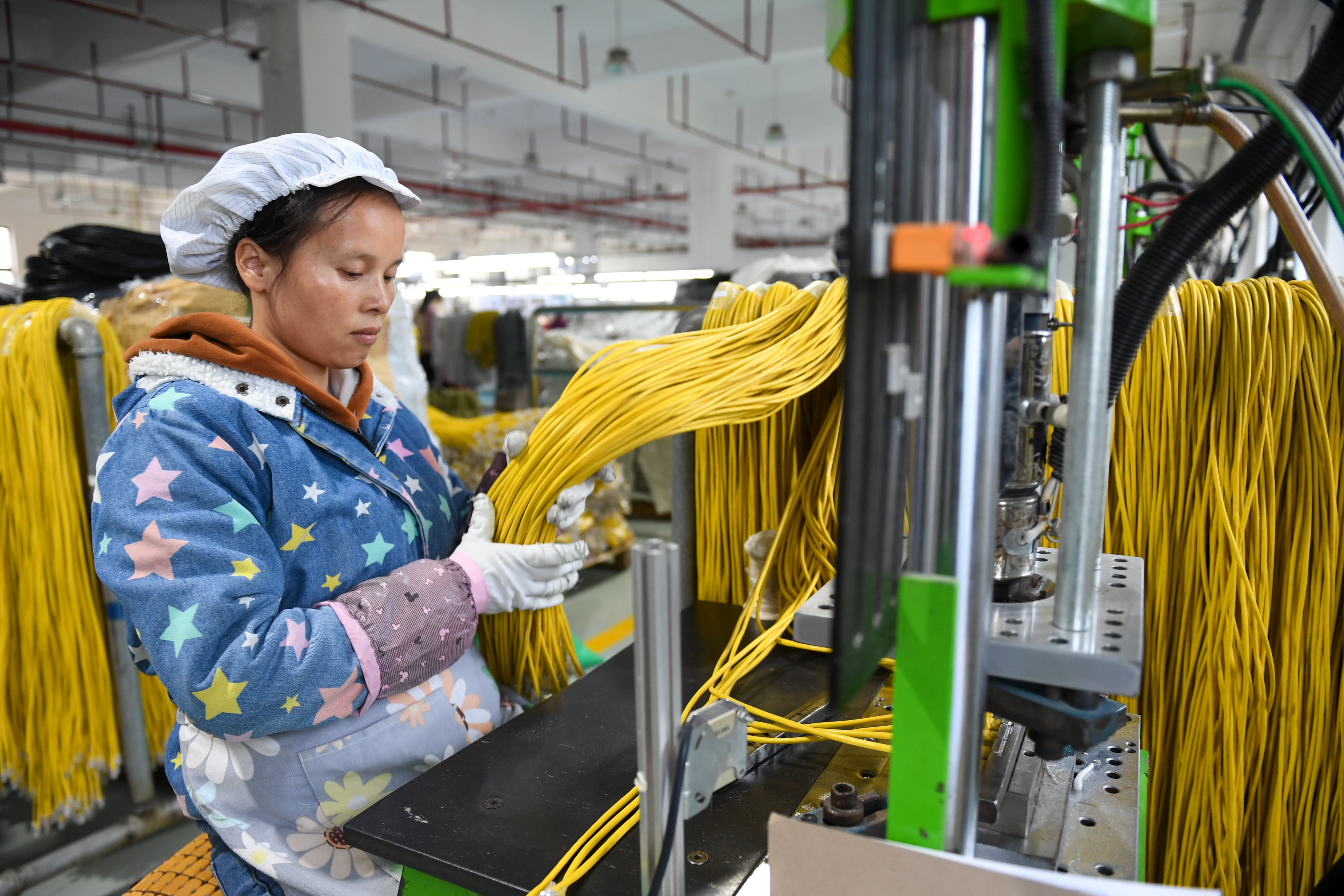 新春走基层矿山,新春走基层大山深处条条致富路