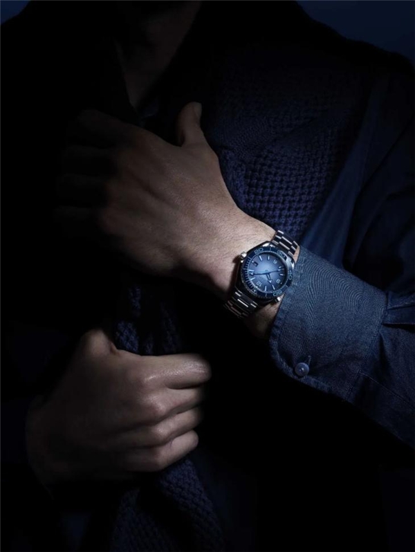 欧米茄海马系列SeamasterinSummerBlue，奏响蓝色狂想曲