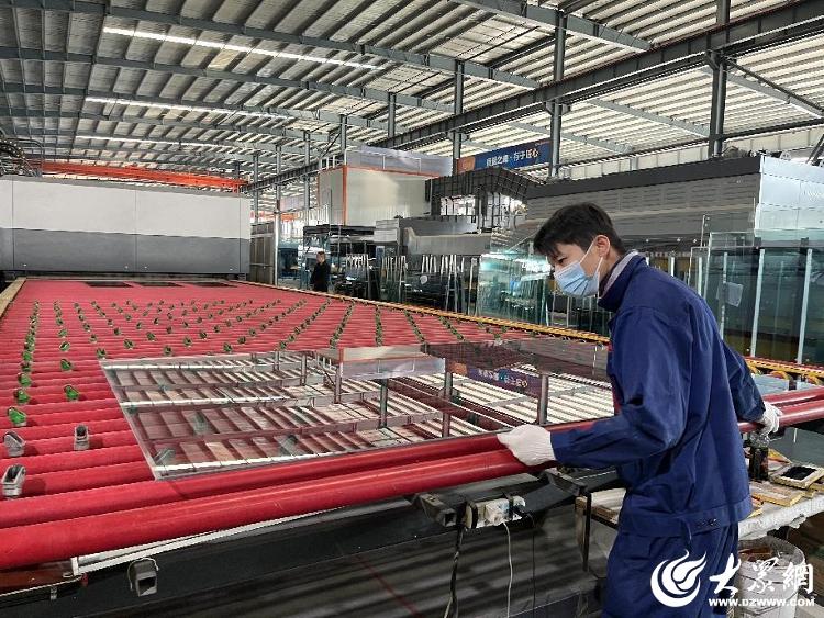 临朐星冠中空钢化玻璃工厂,临朐星冠玻璃生产过程