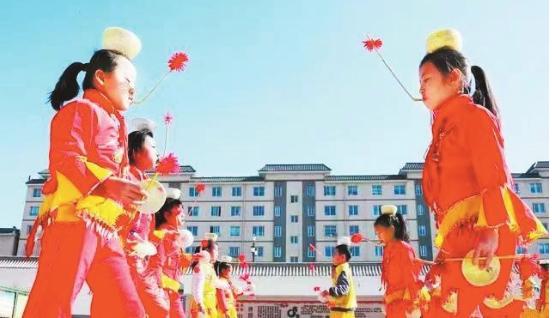 【奔流少年·校园里】甩鞭顶碗进民乐校园非遗文化浸润童心