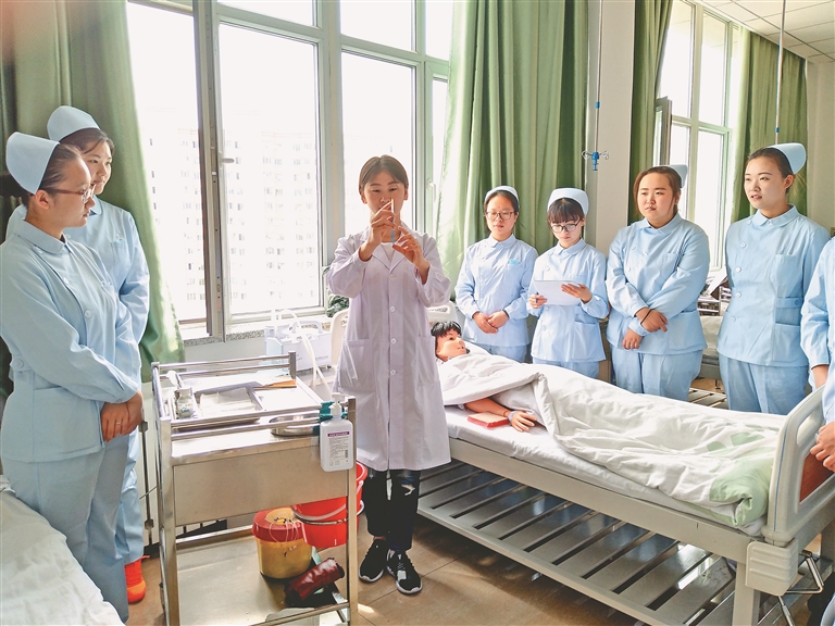 鐗′腹姹熷尰瀛﹂櫌鍖荤敓,鐗′腹姹熷尰瀛﹂櫌鍖绘姢浜哄憳