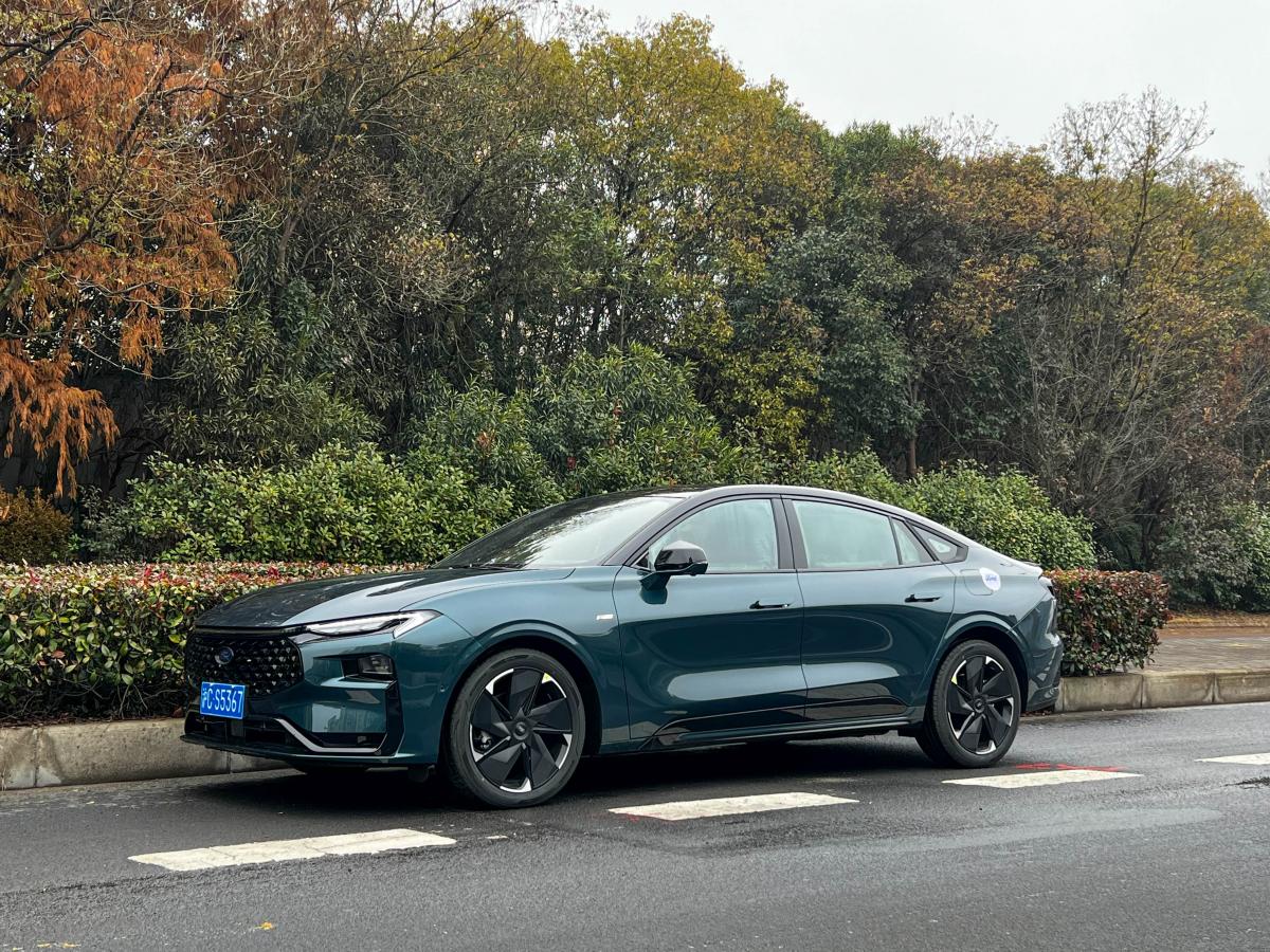 观网测评丨福特蒙迪欧E-混动版，百公里油耗只要0.3元？