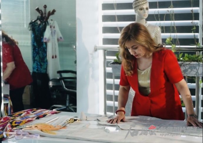 *疆新**发现丨布哈吉尔：让*疆新**元素与现代服饰完美融合