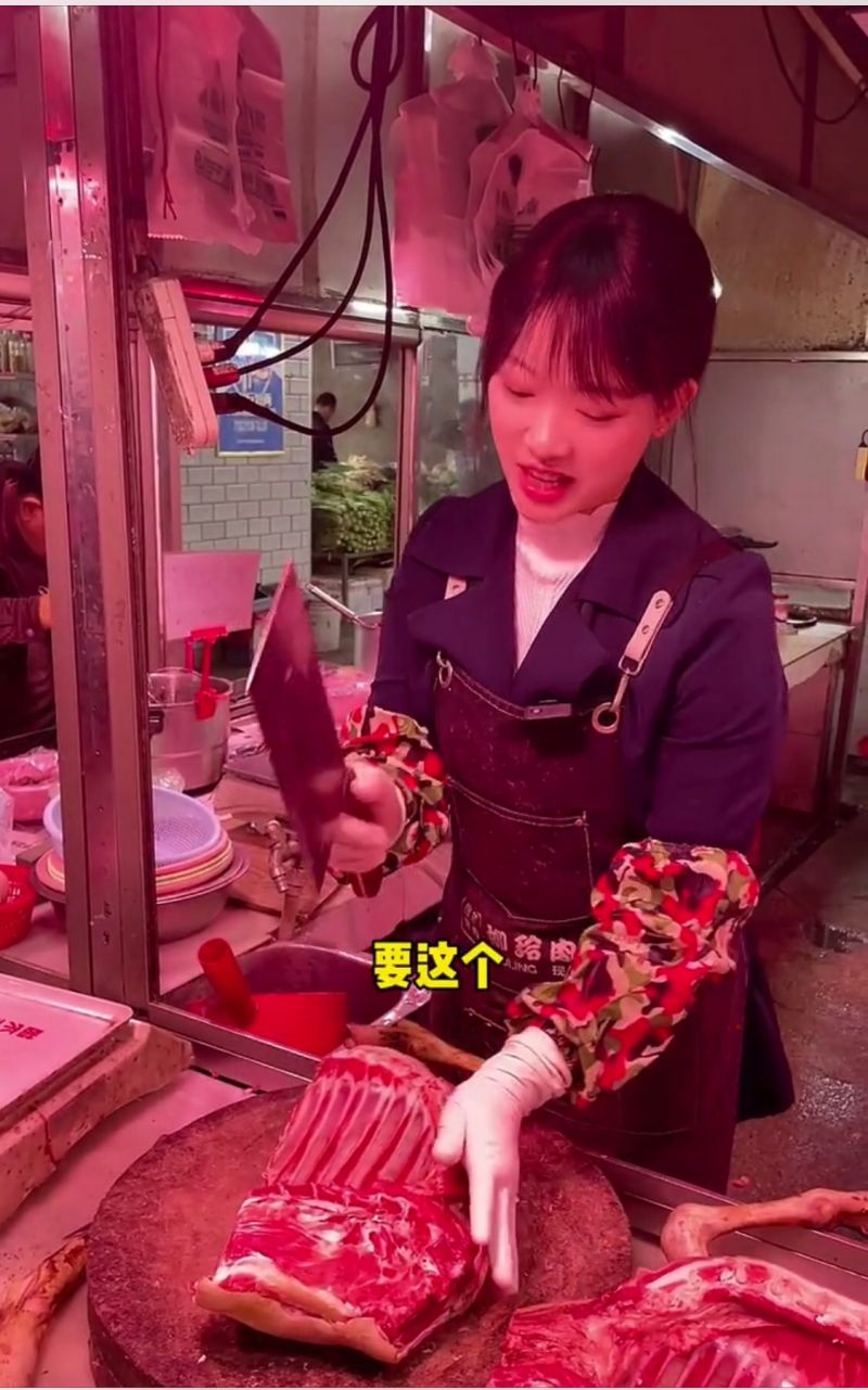 广西90后小姐姐又美又飒，在快手直播“手起刀落”，上万老铁天天围观