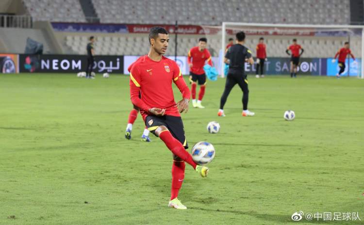 国足再赴沙迦备战12强赛,国足将再次前往沙迦