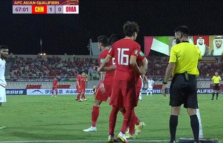 李铁输球后发言引足协不满,国足对阿曼李铁