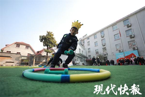 央视主播点评的南京小学期末考火了！其实南京学校的花样还有很多