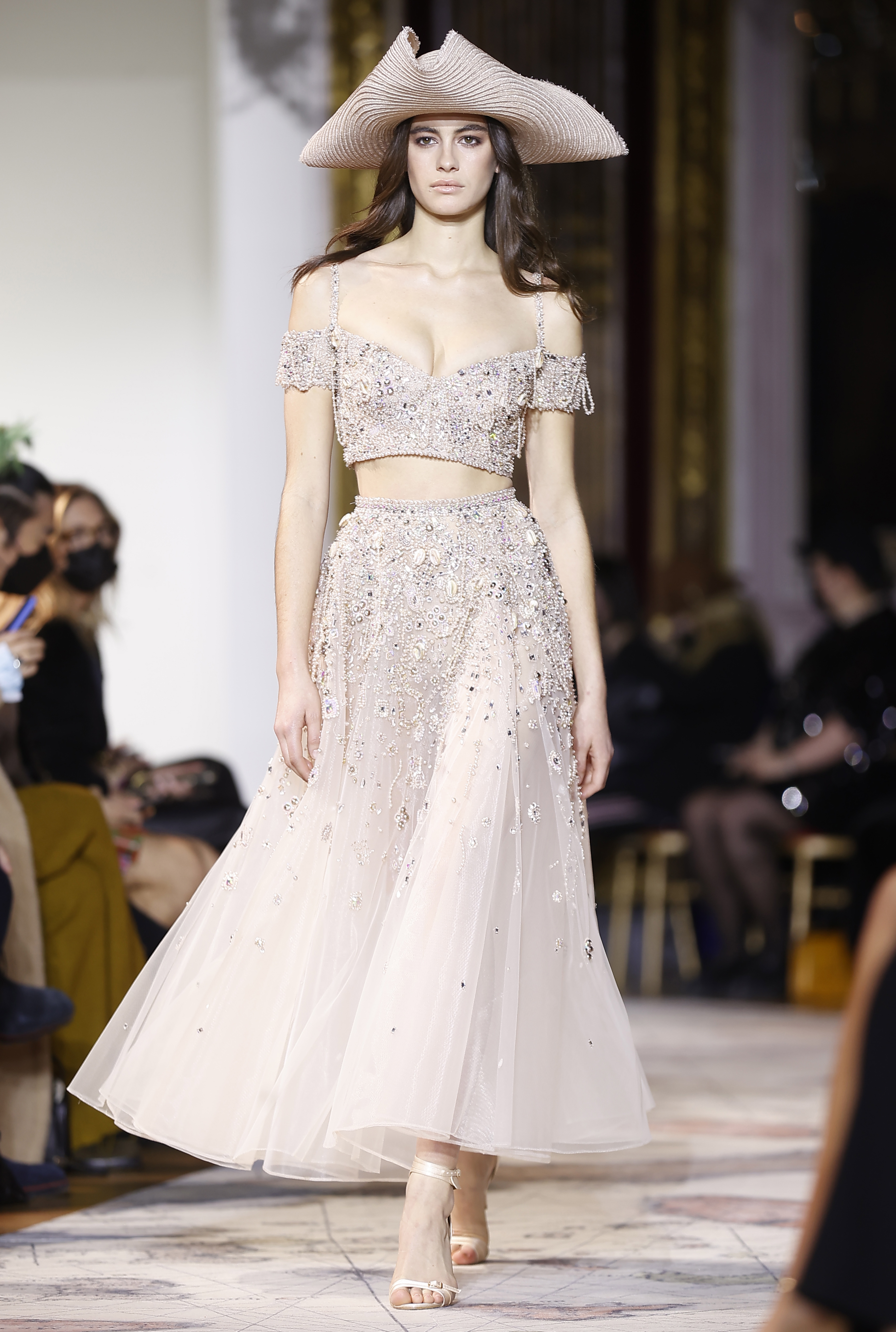 巴黎时装周jisoo服装全球首穿,巴黎高定时装周2024