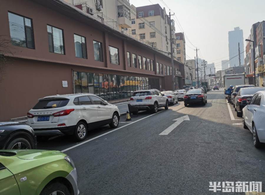 注意：这条美食街部分路段，双向调整为北向南单行