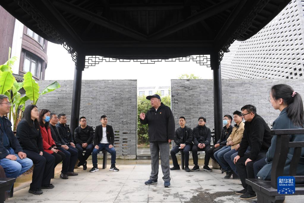 让马克思主义绽放新时代光芒,使马克思主义中国化