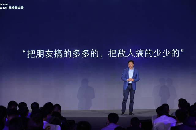 业绩增速下滑、股价腰斩，小米系明星企业再遭雷军与一众高管联手抛售股份：大幅套现50亿