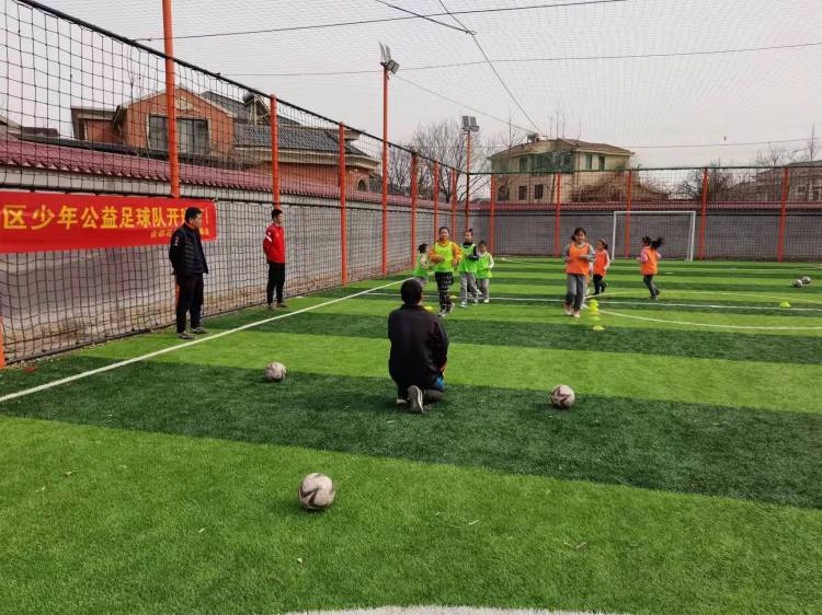 淄博高新区四宝山街道金都花园社区：成立少年女子足球队打造新时代文明实践温暖公益课堂