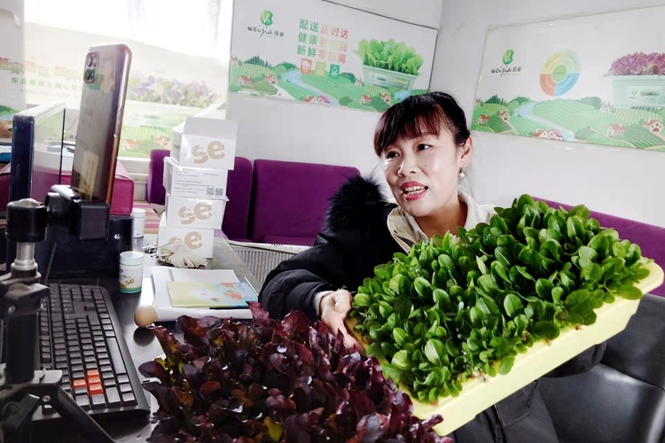 新农人努力拼搏的样子,新农人唤醒乡村新活力