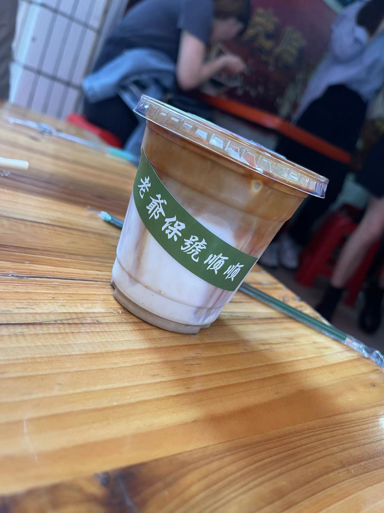 广州年轻小伙卖潮汕肠粉,做肠粉的小伙子