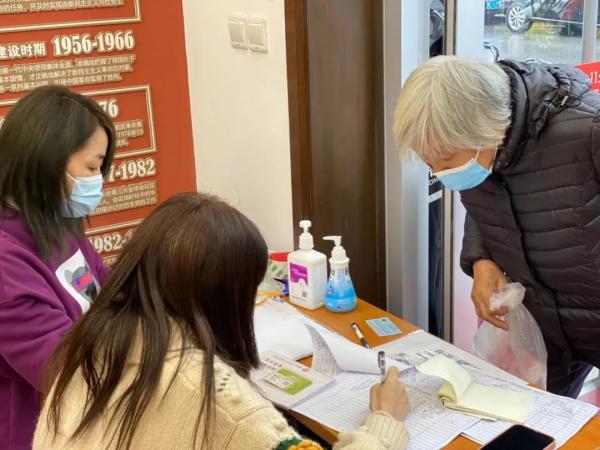 疫情下，上海这个镇77个村居开通24小时民生热线，买菜配药有依靠