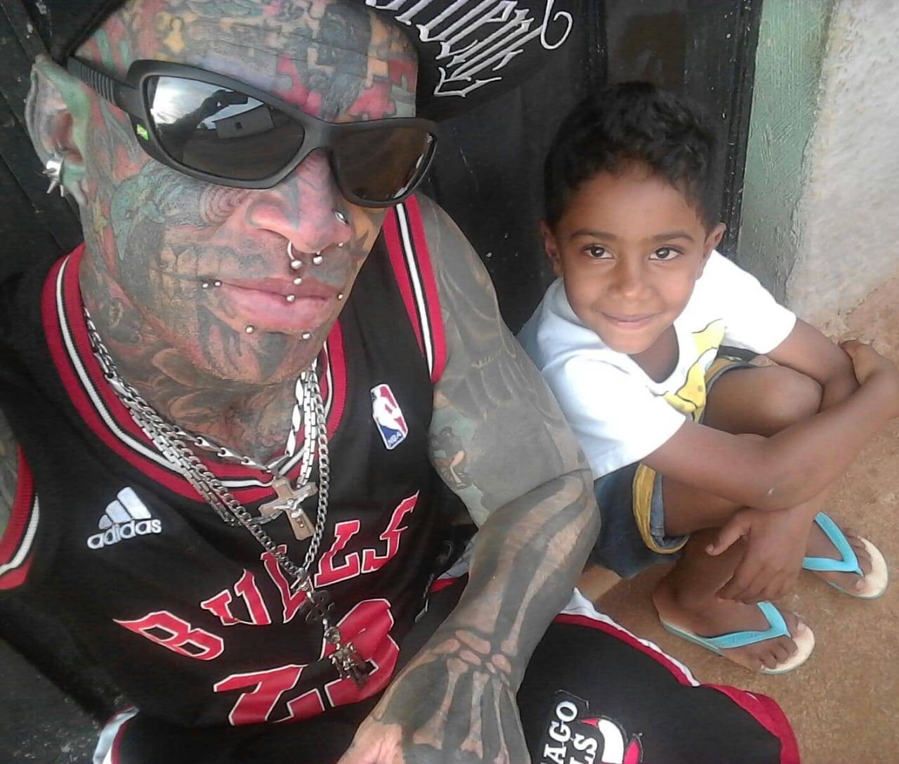 巴西男子纹身图,巴西全身纹身的男人