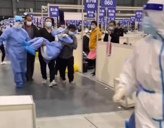 侬是模子！6旬上海爷叔抱着“密接”高烧女童冲下楼！事后心里“咯噔”一记