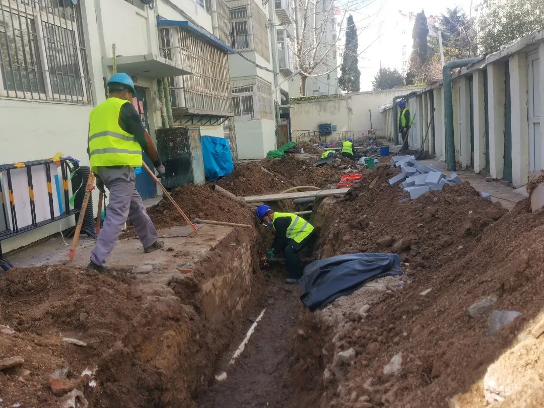 下水管道堵多年愁坏居民，老旧小区改造拔“病根”