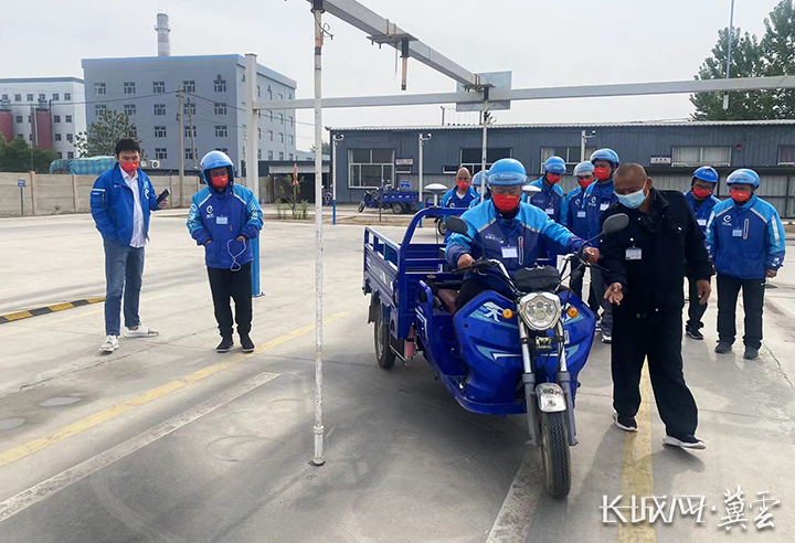 外卖小哥开辟绿色通道,衡水交警开通绿色通道