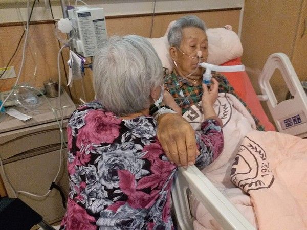 脱线4年前误信偏方「中药当水喝」肾衰竭长子早夭悲痛亲做小棺材