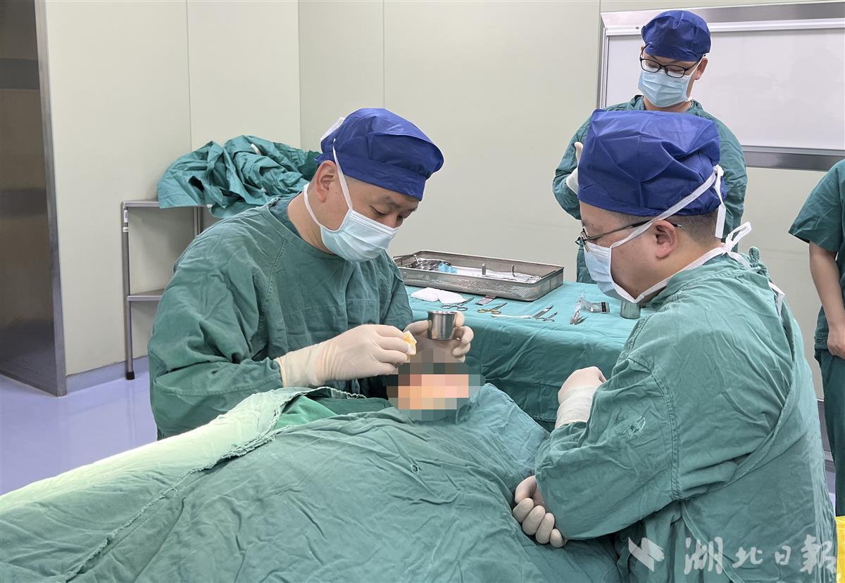 利川9岁男童“种”出新耳朵！儿童节前，他向武汉医护送上“暖心祝福”