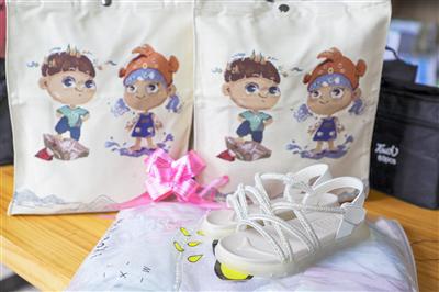 小朋友一起千岛湖玩视频,各族小朋友在一起过六一