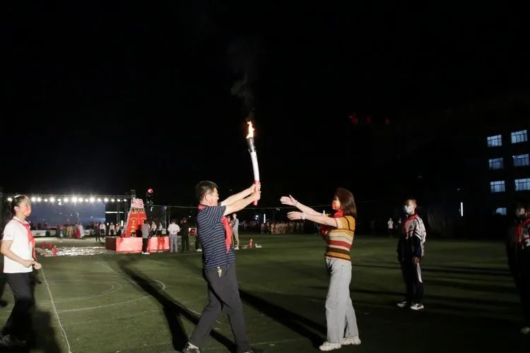 五秩芳华守初心自强不息铸辉煌｜德州五中举办2022年庆“六一”篝火晚会暨50周年校庆文艺演出