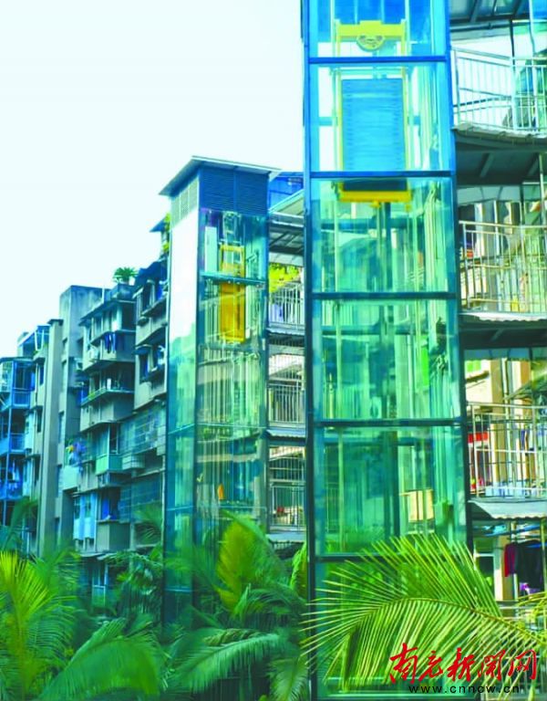 小区换装新电梯载起居民幸福感,老旧小区改造幸福感获得感