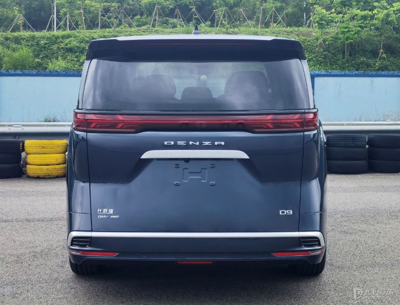 全新哈弗h6混动版,2021款第三代哈弗h6和缤智比较