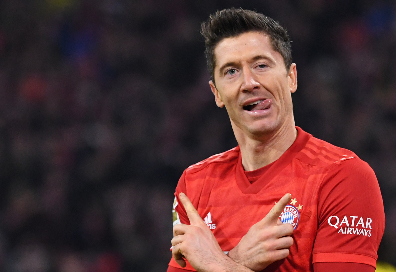 打不过，就买下！莱万终于“下树”