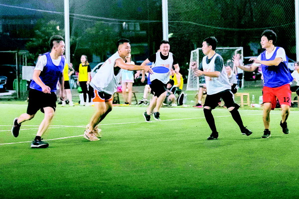 飞盘潮流户外很火,飞盘运动为什么突然火爆