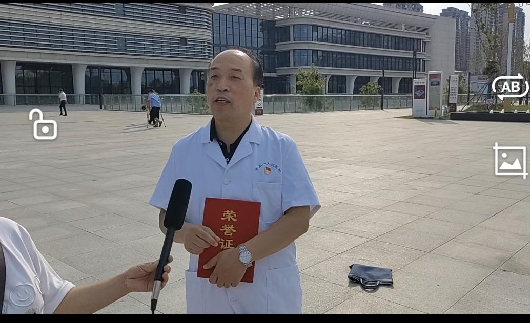 向医生致敬不忘从医初心牢记使命,秉承医师誓言不忘医者初心